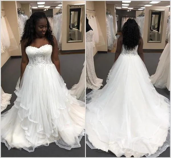 2021 African Beach Wedding Dresses A Line Strapless Sweep Train Bridal Gowns With Lace Ruffles Backless Wedding Gowns
2021 African Beach Wedding Dresses A Line Strapless Sweep Train Bridal Gowns With Lace Ruffles Backless Wedding Gowns