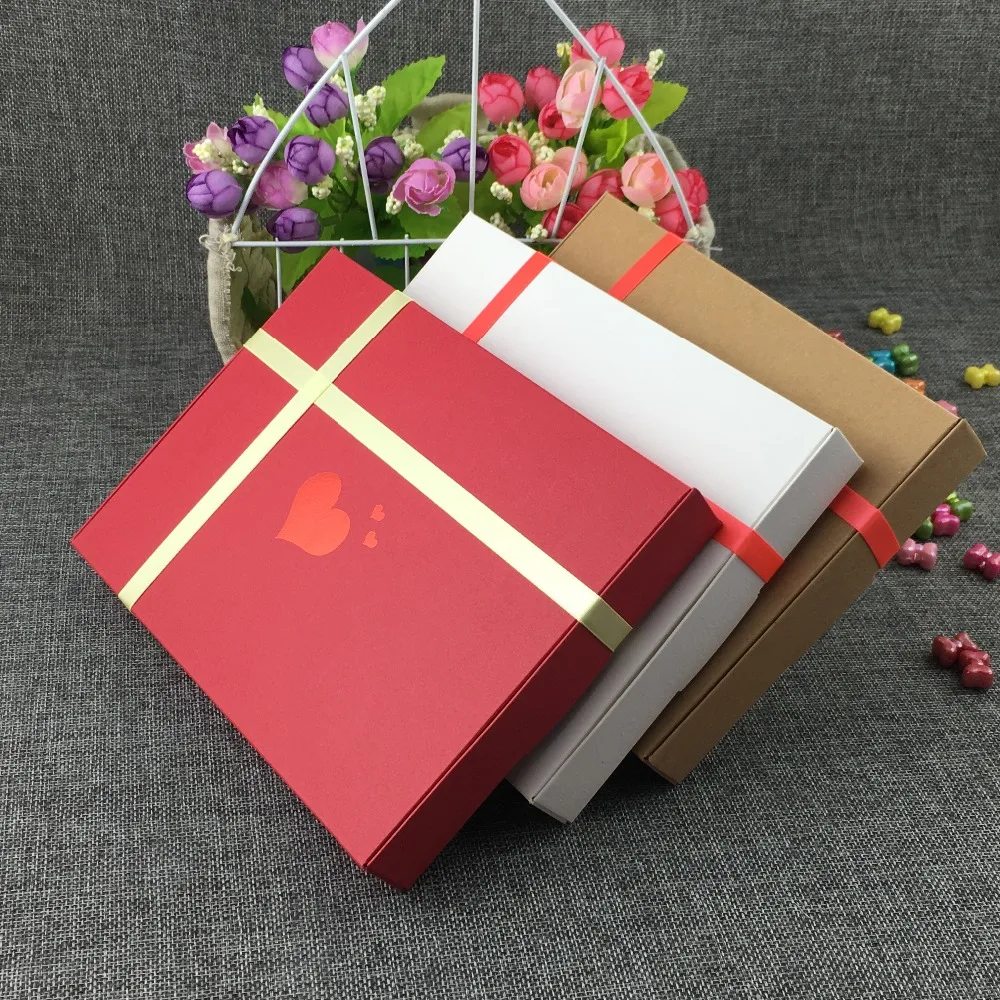 25Pcs/Lot 20x15x2.5cm Colorful Paper Card Boxes Packaging With Gilding Heart And Free Ribbon For Essential Event Valuable Gifts
25Pcs/Lot 20x15x2.5cm Colorful Paper Card Boxes Packaging With Gilding Heart And Free Ribbon For Essential Event Valuable Gifts