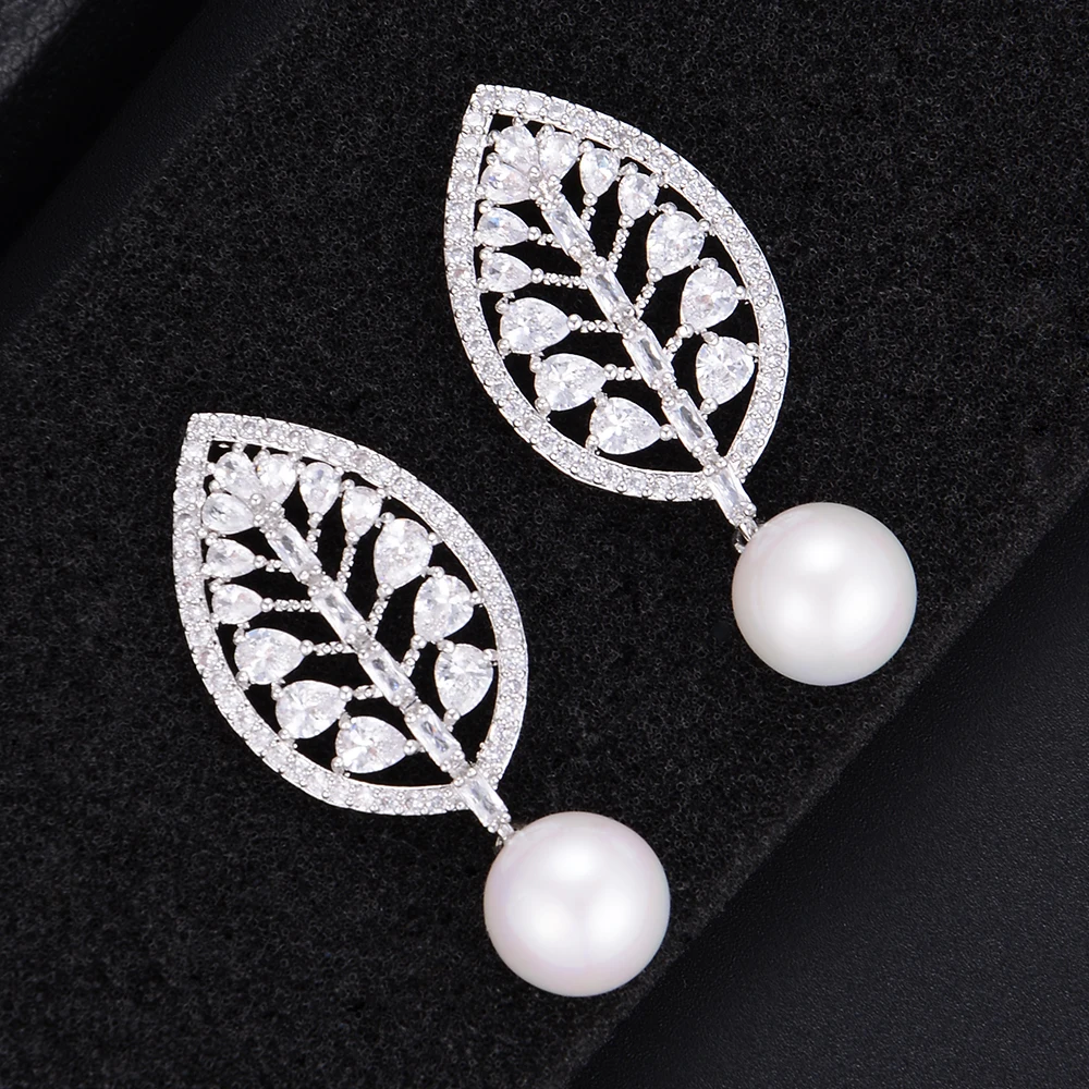 SisCathy Trendy Multicolor Leaves Cubic Zirconia Pearl Earrings For Women Engagement Wedding Party Statement Stud Earrings
SisCathy Trendy Multicolor Leaves Cubic Zirconia Pearl Earrings For Women Engagement Wedding Party Statement Stud Earrings