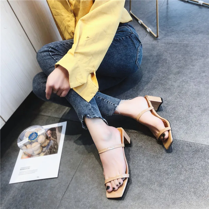 dropshipping Slip On Square Heel Women Slipper Summer Outdoor Trendy Comfortable Sandals Thin Strap Women Slipper Elegant Shoe
dropshipping Slip On Square Heel Women Slipper Summer Outdoor Trendy Comfortable Sandals Thin Strap Women Slipper Elegant Shoe