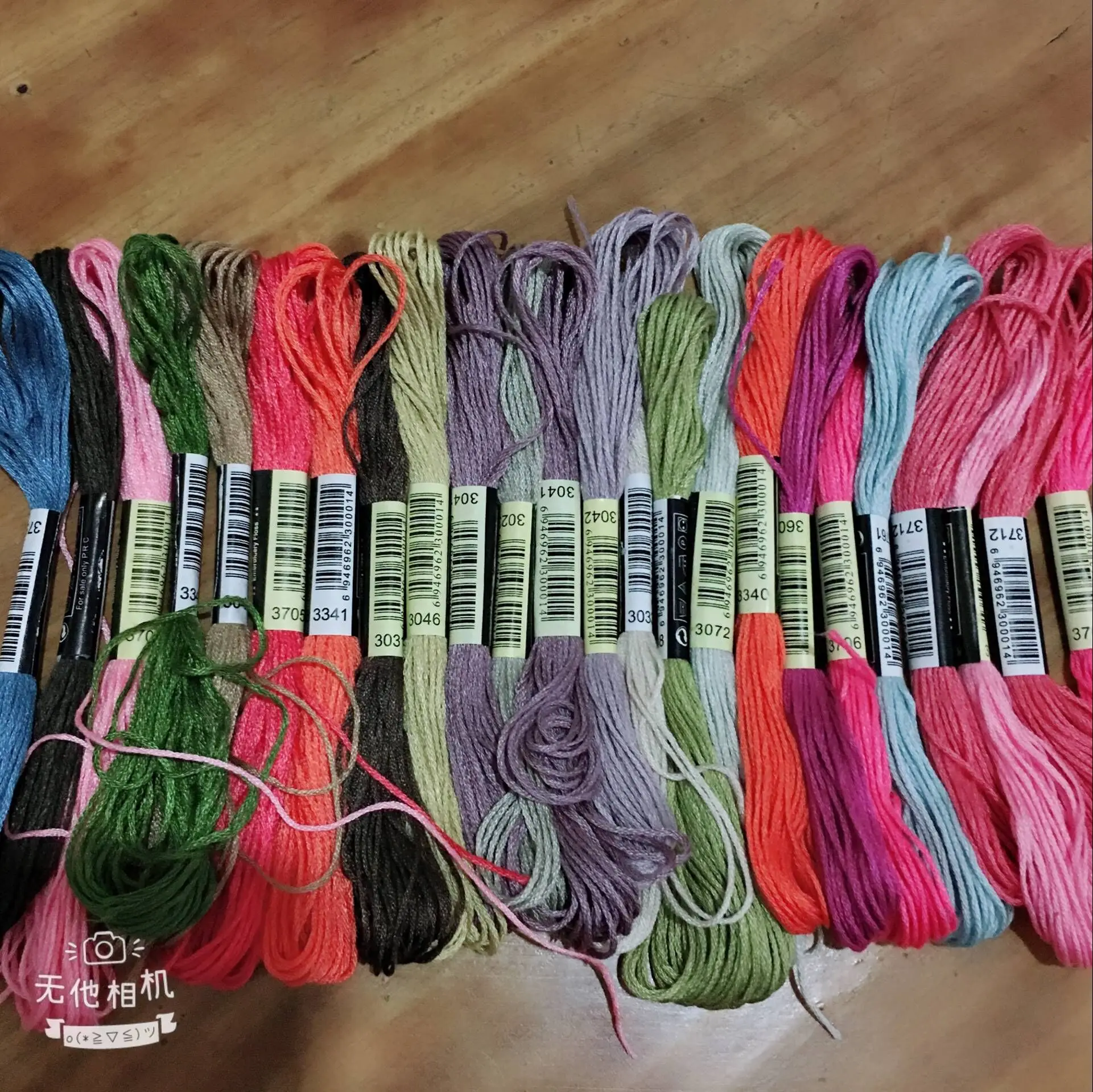oneroom 10/20/30/50/100/447 RADOM color Cross stitch threads Floss Thread 8 meters Long 6 Strands cross stitch skeins
oneroom 10/20/30/50/100/447 RADOM color Cross stitch threads Floss Thread 8 meters Long 6 Strands cross stitch skeins