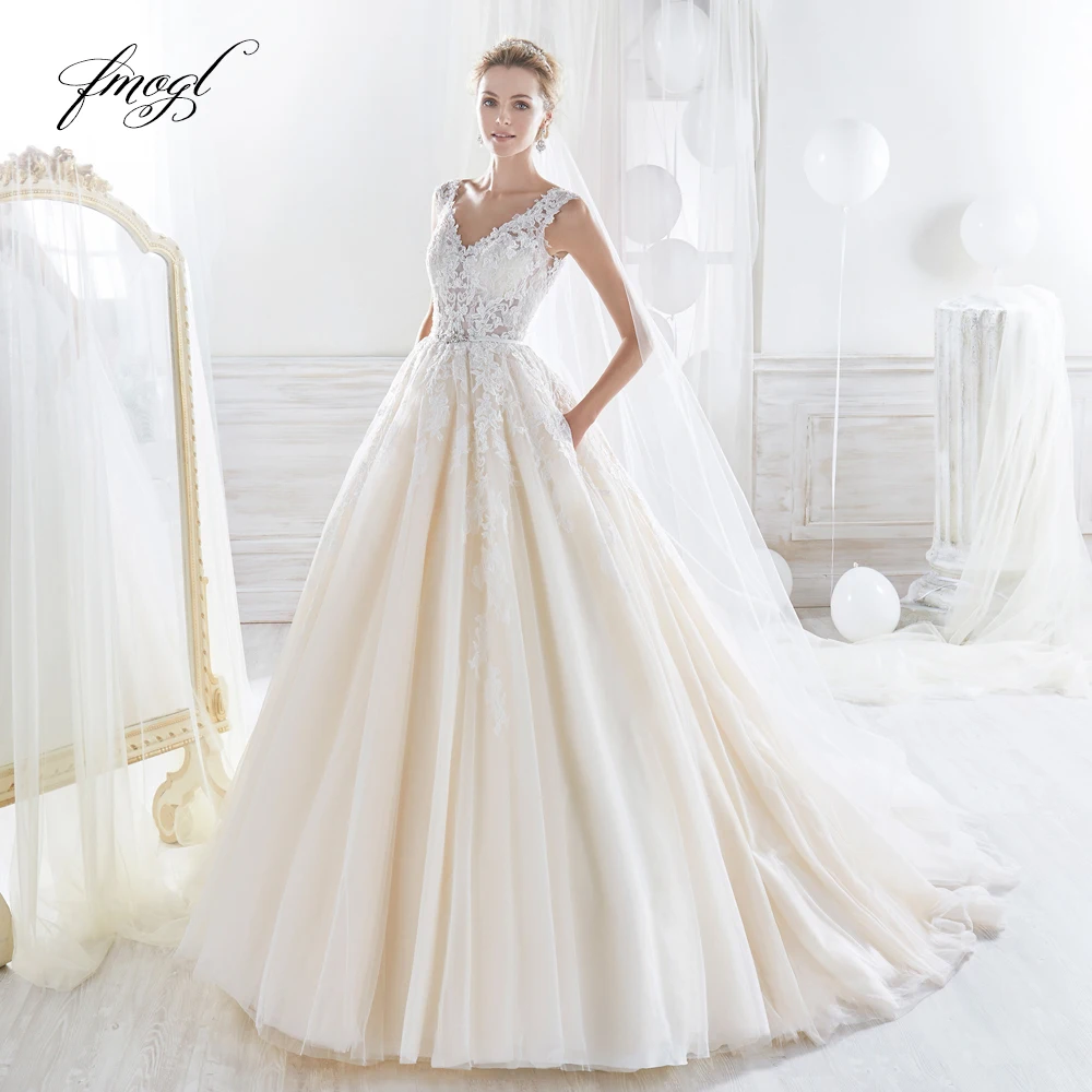Fmogl Vestido De Noiva Illusion Princess Wedding Dress 2021 Elegant V Neck Appliques Beaded Button Tulle A Line Bride Gown
Fmogl Vestido De Noiva Illusion Princess Wedding Dress 2021 Elegant V Neck Appliques Beaded Button Tulle A Line Bride Gown