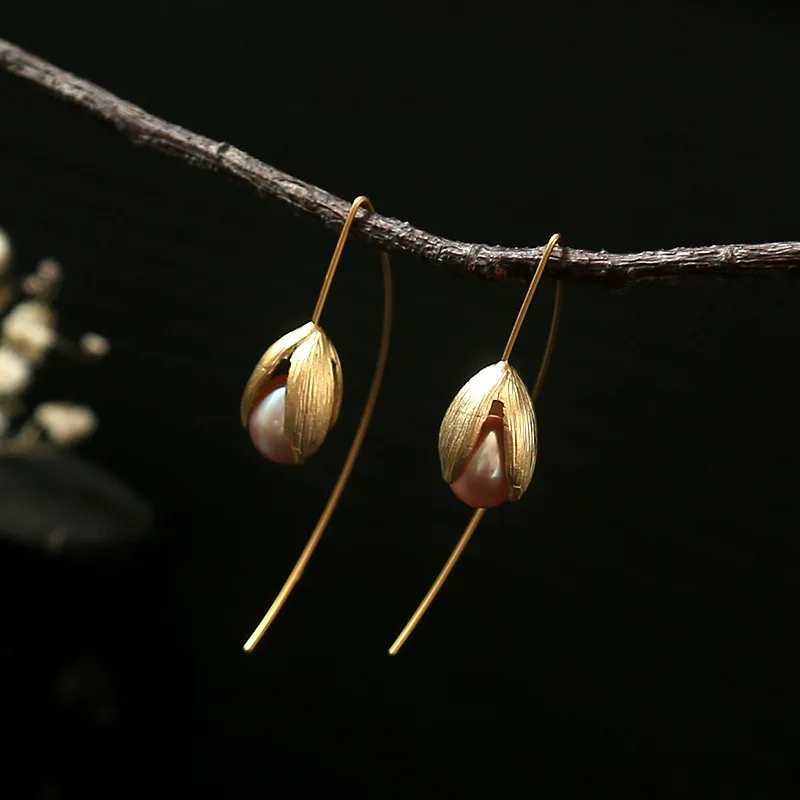 Hot style spot import custom by hand Tulips are gold-plated copper natural pearl buds earrings accessories wholesale
Hot style spot import custom by hand Tulips are gold-plated copper natural pearl buds earrings accessories wholesale