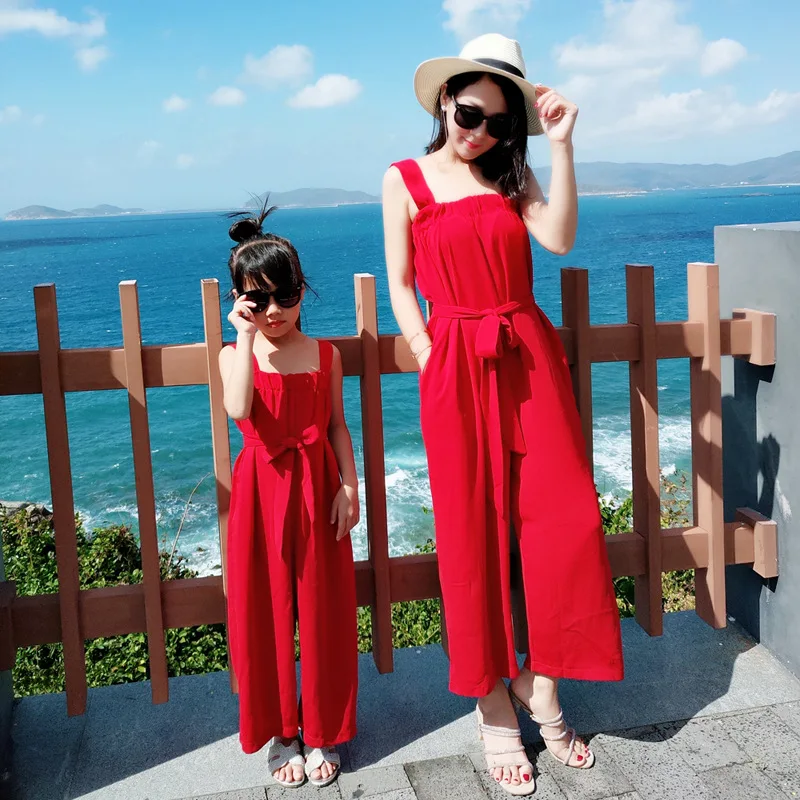 Family Matching Clothes Mother Daughter Mommy And Me Beach Red Jumpsuit Family Look Girls Women Korean Summer Outfits Wear Set
Family Matching Clothes Mother Daughter Mommy And Me Beach Red Jumpsuit Family Look Girls Women Korean Summer Outfits Wear Set