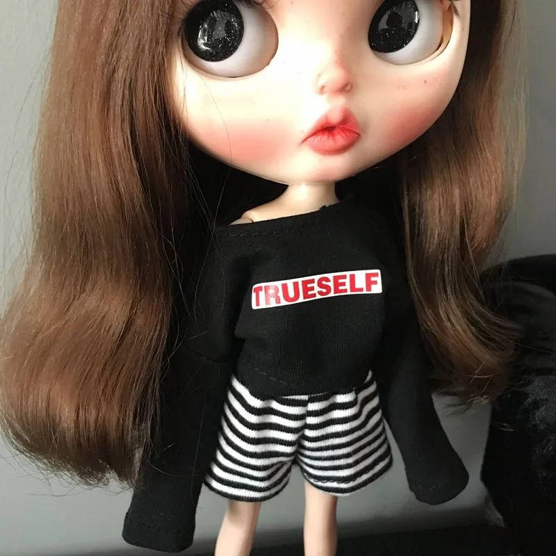 B235 Blyth Doll bjd clothes 30cm 1/6 dolls Azone Accessories handmade black shirt with Striped shorts 2pcs/set
B235 Blyth Doll bjd clothes 30cm 1/6 dolls Azone Accessories handmade black shirt with Striped shorts 2pcs/set