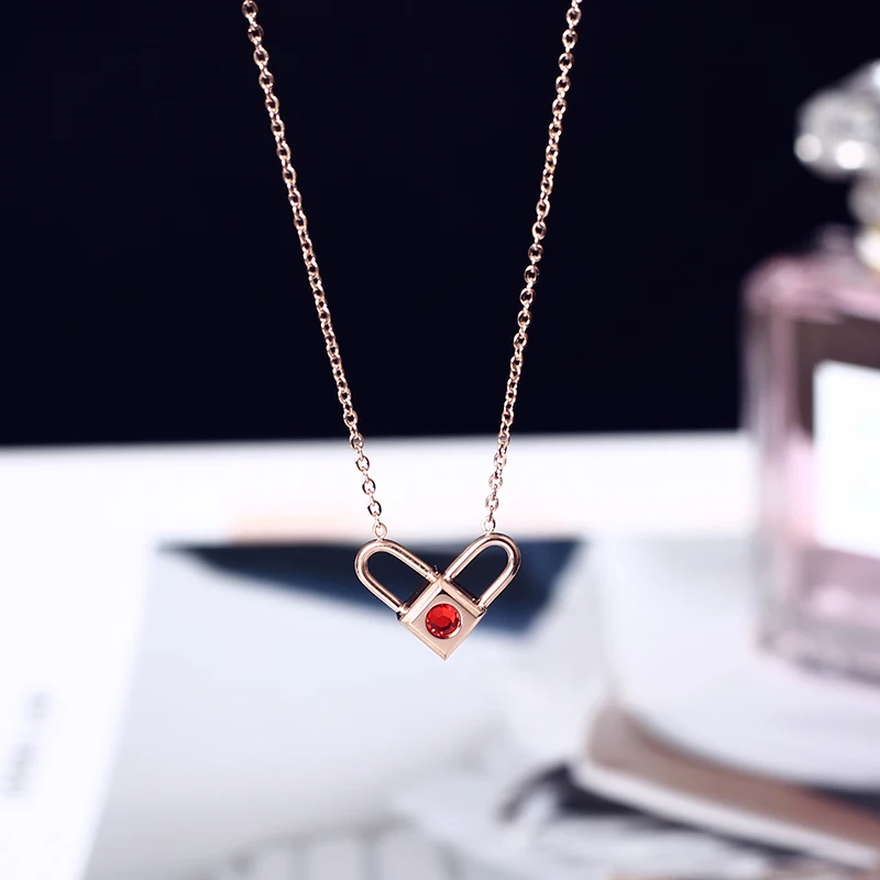 YUN RUO 2021 New Rose Gold Color Fashion Double Sides Love Heart Lock Pendant Necklace Titanium Steel Jewelry Woman Gift No Fade
YUN RUO 2021 New Rose Gold Color Fashion Double Sides Love Heart Lock Pendant Necklace Titanium Steel Jewelry Woman Gift No Fade