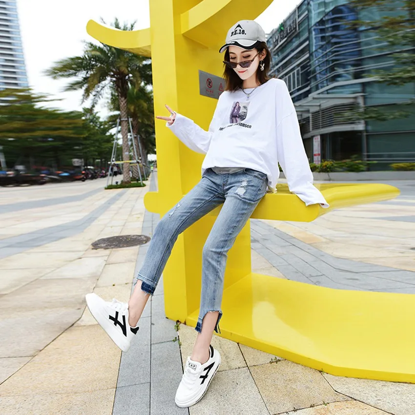 High stretch denim maternity pants flared pants Korean version of the self-cultivation nine points stomach lift elastic jeans
High stretch denim maternity pants flared pants Korean version of the self-cultivation nine points stomach lift elastic jeans