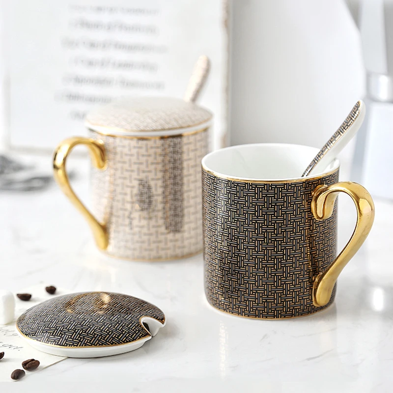 Classic grid ceramic coffee mug creative bone china large capacity milk cup European ceramic office water mug and cup with spoon
Classic grid ceramic coffee mug creative bone china large capacity milk cup European ceramic office water mug and cup with spoon