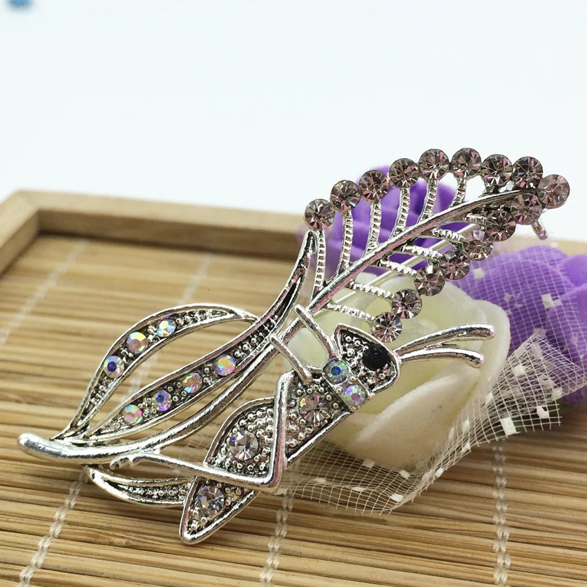 Lovely grasshopper locust leaf brooch 20*56mm animal design white crystal rhinestone silver-color pins women jewelry B1210
Lovely grasshopper locust leaf brooch 20*56mm animal design white crystal rhinestone silver-color pins women jewelry B1210