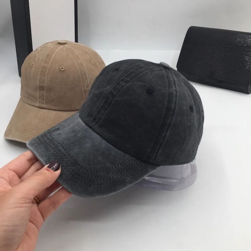 Kim kardashian with dark gray old vintage denim wash leisure Europe and the United States men's and women's general curved eaves
Kim kardashian with dark gray old vintage denim wash leisure Europe and the United States men's and women's general curved eaves
