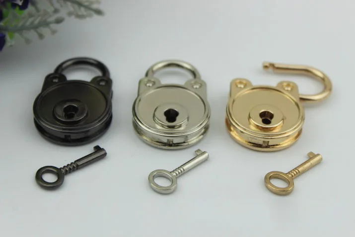 10pcs/lot DIY the panda lock act the role ofing is tasted decorate the padlock elliptical lock hardware accessories
10pcs/lot DIY the panda lock act the role ofing is tasted decorate the padlock elliptical lock hardware accessories