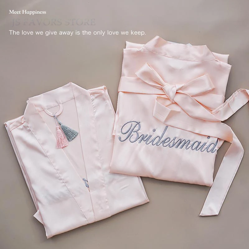 Free shipping 1pcs advanced robe Bathrobe, slippers, eye mask, cosmetic case wedding party favors Sweet box
Free shipping 1pcs advanced robe Bathrobe, slippers, eye mask, cosmetic case wedding party favors Sweet box
