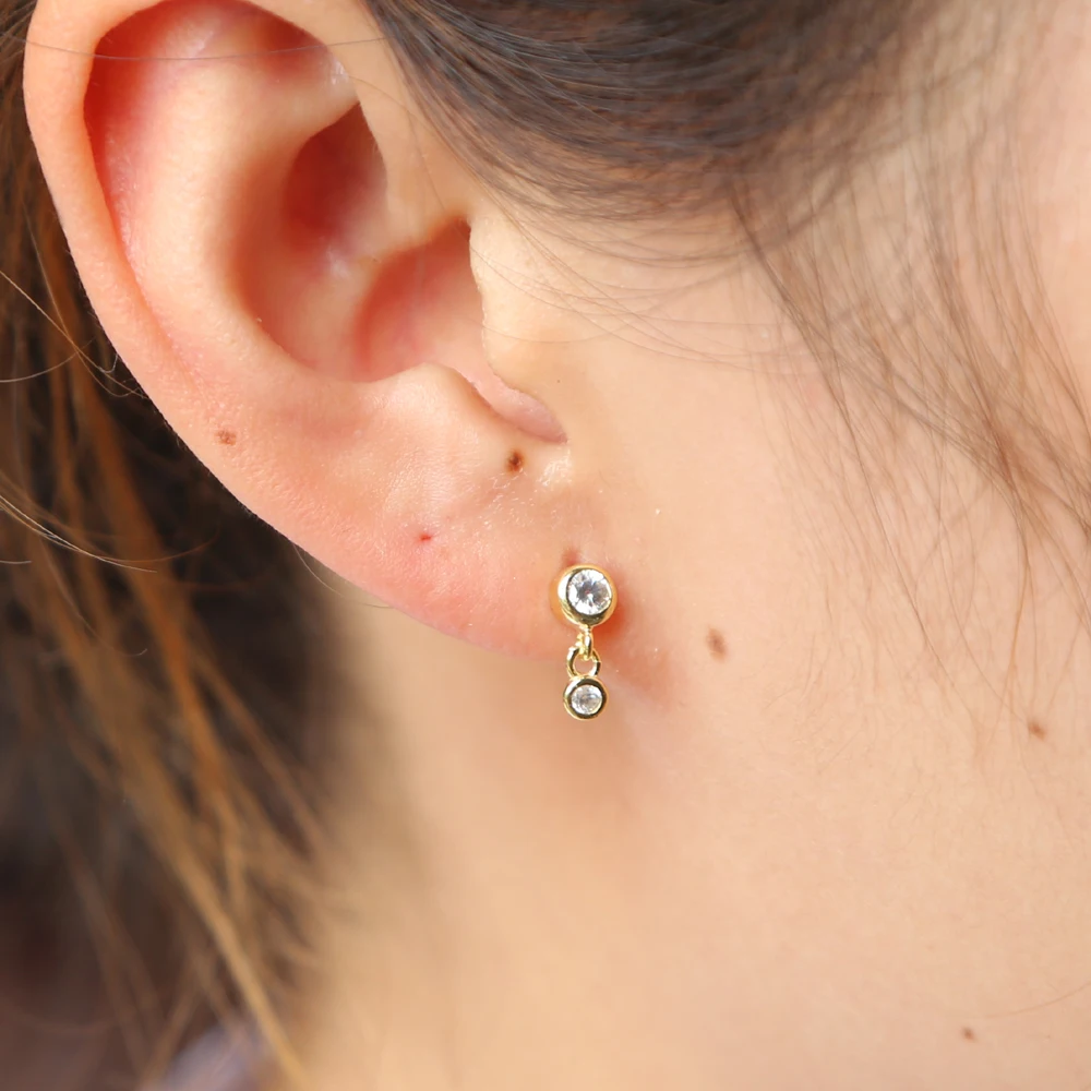 Женские Геометрические серьги-гвоздики Brincos, серьги золотого цвета из стерлингового серебра 925 пробы с фианитом, Ювелирное Украшение
Женские Геометрические серьги-гвоздики Brincos, серьги золотого цвета из стерлингового серебра 925 пробы с фианитом, Ювелирное Украшение