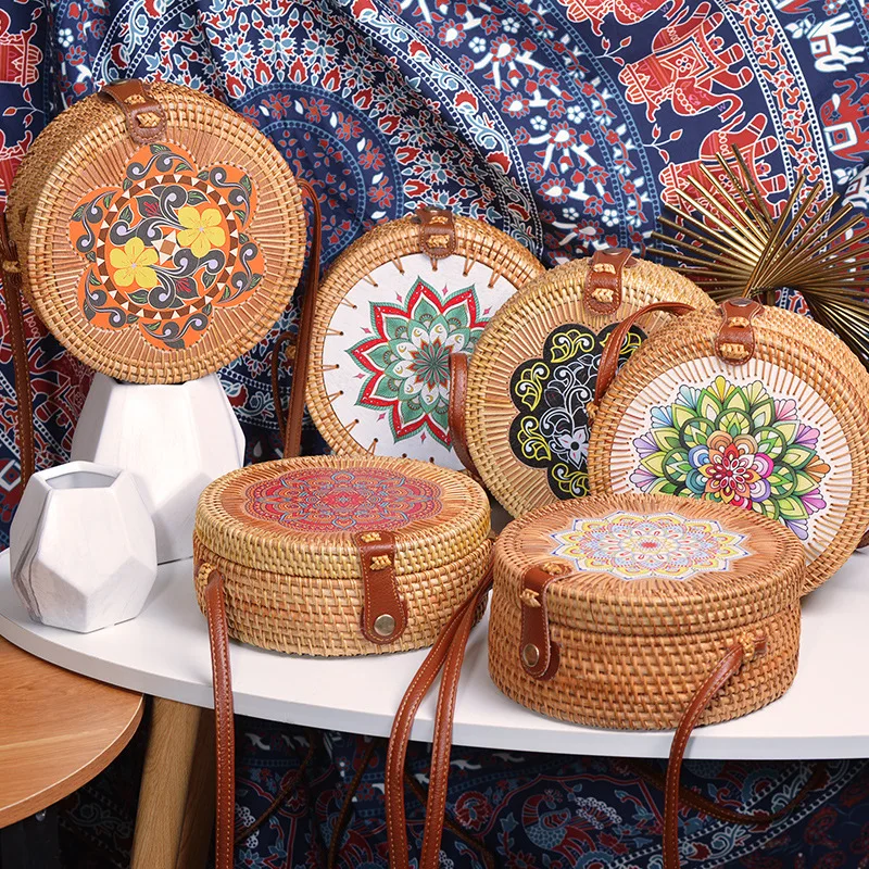 Vintage Ethnic Style Round Beach Crossbody Bag Bali Handmade Woven Circle Rattan Bags For Women Flower Print Straw Shoulder Bag
Vintage Ethnic Style Round Beach Crossbody Bag Bali Handmade Woven Circle Rattan Bags For Women Flower Print Straw Shoulder Bag
