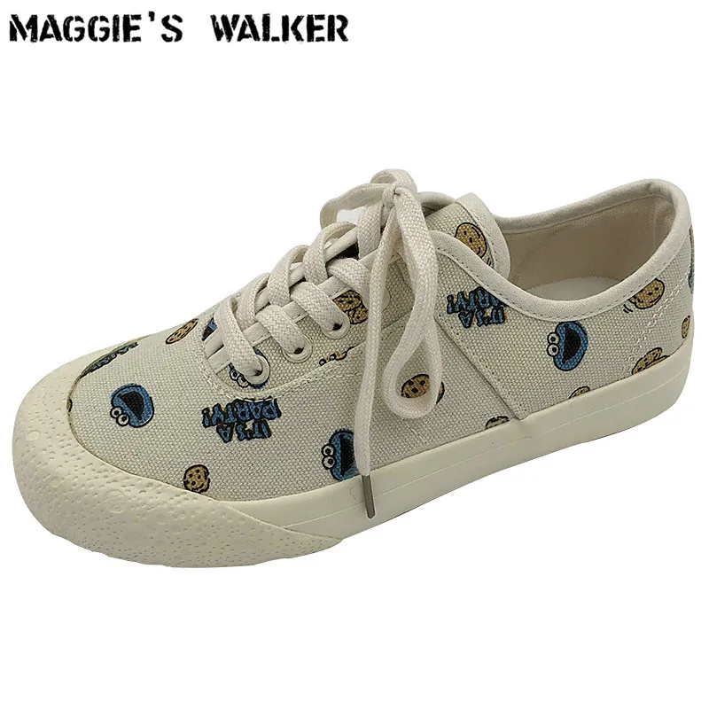 Maggie's Walker/женская модная парусиновая повседневная обувь с принтом Повседневная обувь на шнуровке и платформе с рисунком печенья милые Разме...
Maggie's Walker/женская модная парусиновая повседневная обувь с принтом Повседневная обувь на шнуровке и платформе с рисунком печенья милые Разме...