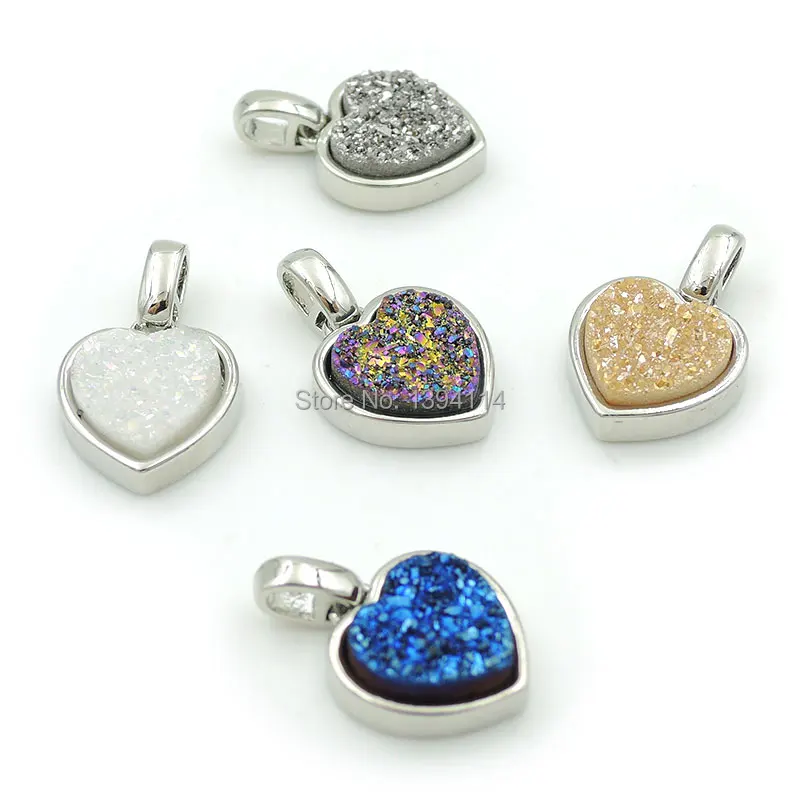 Titanium Coated Crystal Druzy Heart Pendant Of Gluing Brass Base Silver Plated Approx 10*10*4mm
Titanium Coated Crystal Druzy Heart Pendant Of Gluing Brass Base Silver Plated Approx 10*10*4mm