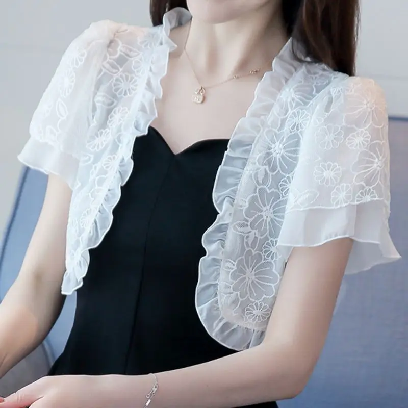 Boho Spring summer lace cardigan shirt sunscreen shawl thin coat blouse short sleeved blouse girl summer air conditioning shirt
Boho Spring summer lace cardigan shirt sunscreen shawl thin coat blouse short sleeved blouse girl summer air conditioning shirt