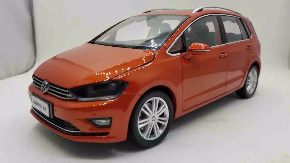 1:18 литая модель для Volkswagen Golf 7 Sportsvan 2016 пикап редкий сплав игрушечный автомобиль миниатюрная коллекция спортивный фургон MK7
1:18 литая модель для Volkswagen Golf 7 Sportsvan 2016 пикап редкий сплав игрушечный автомобиль миниатюрная коллекция спортивный фургон MK7