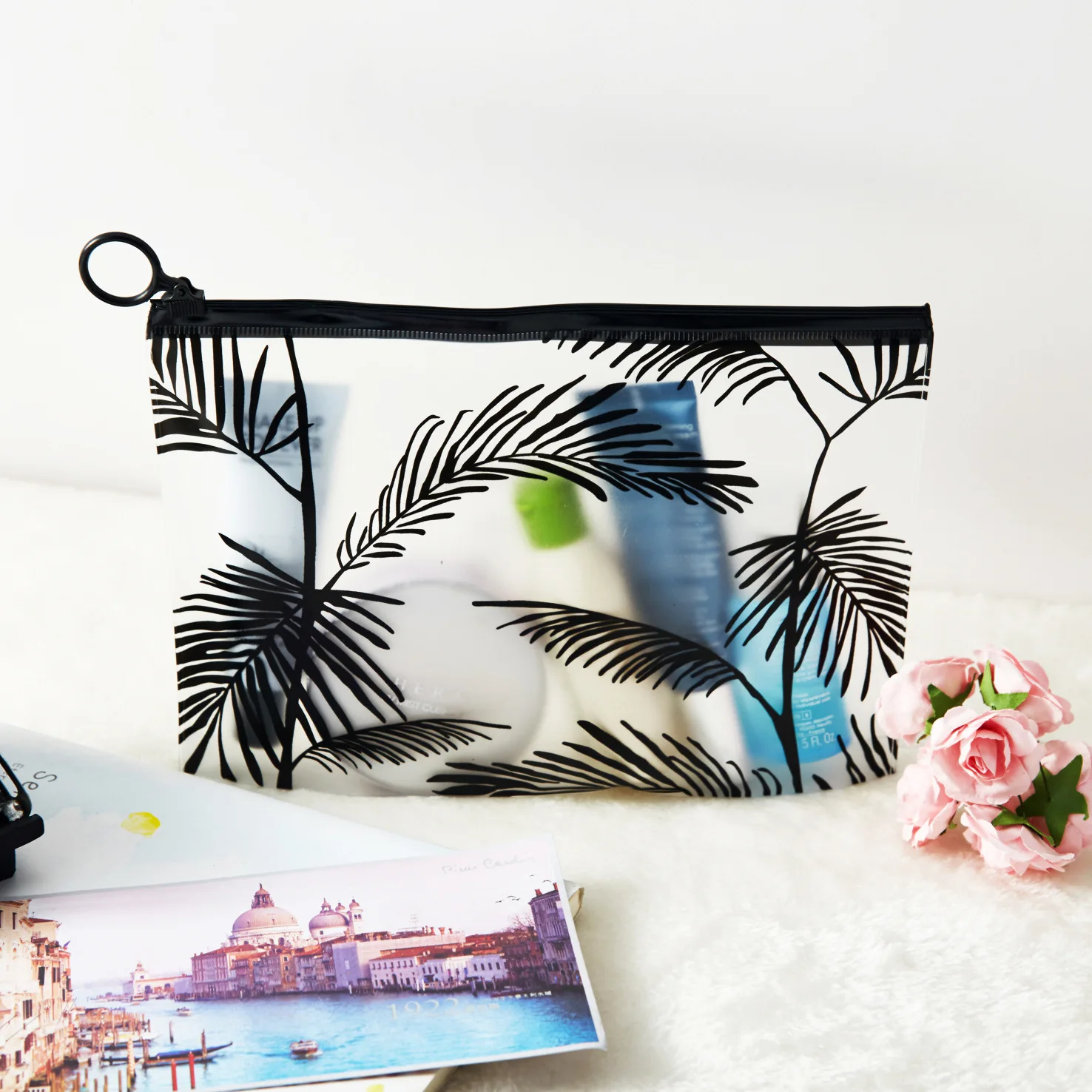 PVC transparent waterproof bag containing mobile phone travel data line charging treasure bag Wash Bag Cosmetic Bag
PVC transparent waterproof bag containing mobile phone travel data line charging treasure bag Wash Bag Cosmetic Bag