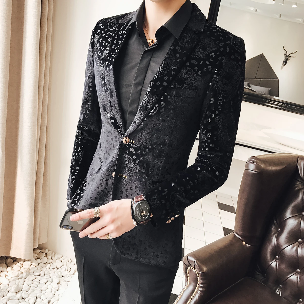 Black Velvet Blazer Men Male Suit Jacket Casual Business Flower Pattern Luxury Stylish Blazers For Men Party Wedding Blazer
Black Velvet Blazer Men Male Suit Jacket Casual Business Flower Pattern Luxury Stylish Blazers For Men Party Wedding Blazer