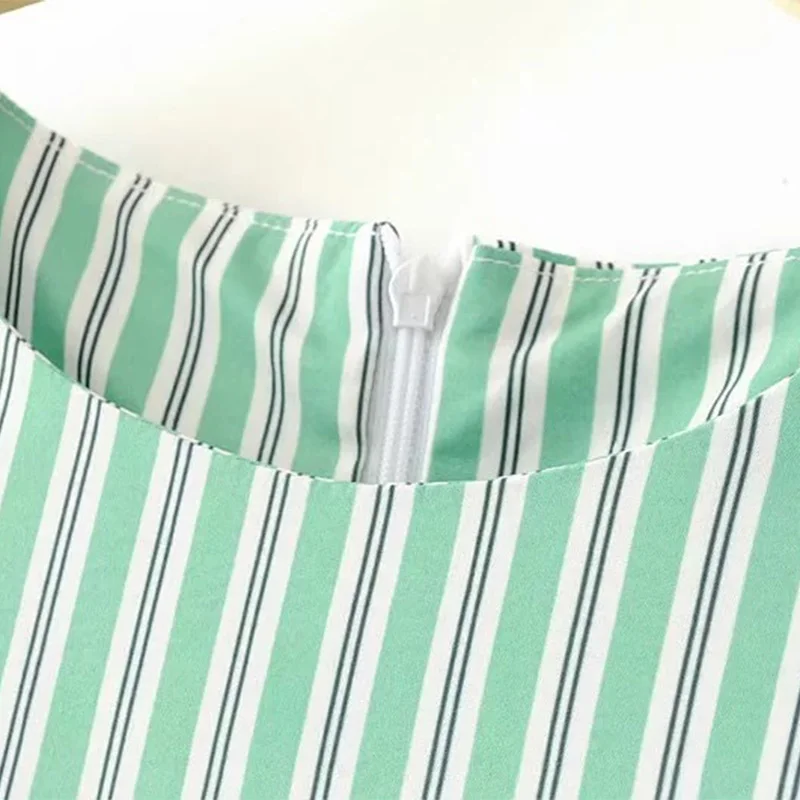Green Striped O-neck Long Sleeve Women Blouses 2018 Autumn Vintage Women Shirt America European Style Pullover Female Shirts
Green Striped O-neck Long Sleeve Women Blouses 2018 Autumn Vintage Women Shirt America European Style Pullover Female Shirts