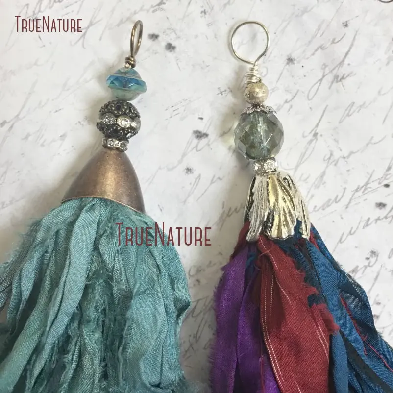 Multi Color Purple Emeralds Or Turquoises Sari Silk Bohemian Pendant Antique Silver Bronze Tulip Tassel Cap Pendant TPO14389
Multi Color Purple Emeralds Or Turquoises Sari Silk Bohemian Pendant Antique Silver Bronze Tulip Tassel Cap Pendant TPO14389