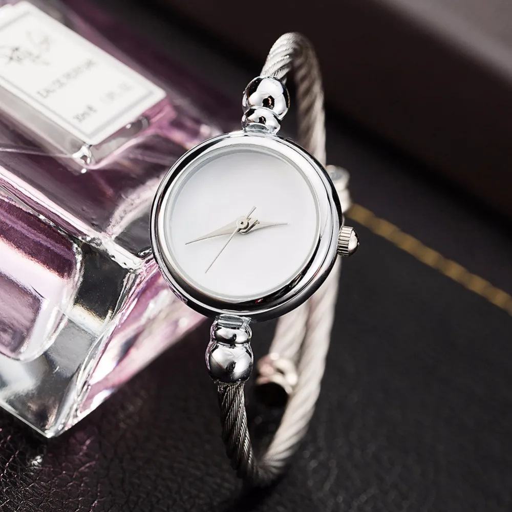 WA197 CUSSI Creative Womens Bracelet Watches Ladies Dress Watches Fashion Alloy Quartz Wristwatch reloj mujer Clock Gifts
WA197 CUSSI Creative Womens Bracelet Watches Ladies Dress Watches Fashion Alloy Quartz Wristwatch reloj mujer Clock Gifts