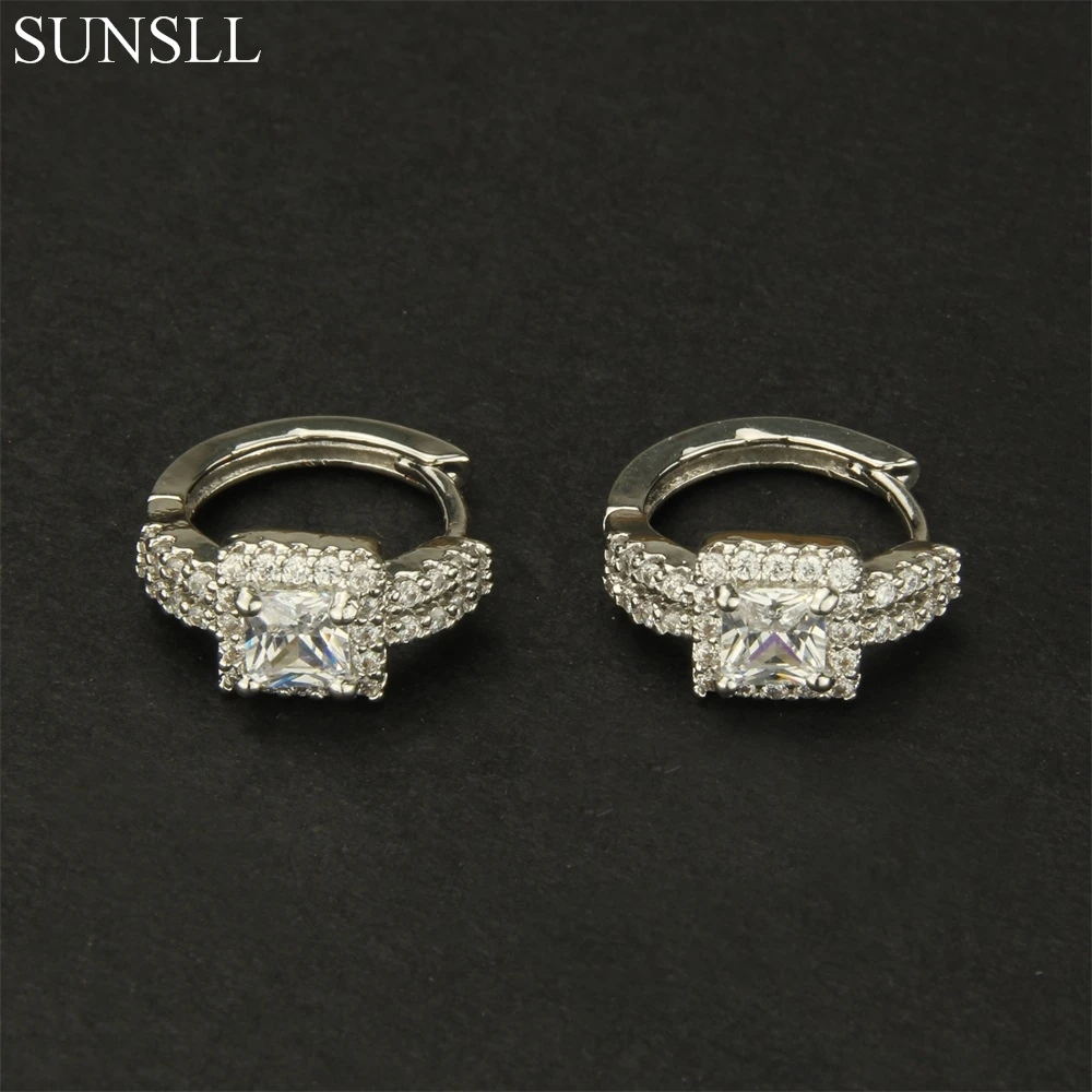 SUNSLL Copper Pins White Cubic Zirconia Hoop Earrings Women's Fashion Party Jewelry CZ Brincos
SUNSLL Copper Pins White Cubic Zirconia Hoop Earrings Women's Fashion Party Jewelry CZ Brincos