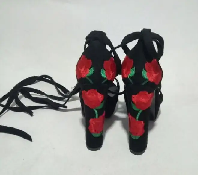 Hot Selling Floral Rose Embroidered Sandals Lace Up Chunky Heels Platform Sandals Black Suede High Heeled Dress Shoes For Women
Hot Selling Floral Rose Embroidered Sandals Lace Up Chunky Heels Platform Sandals Black Suede High Heeled Dress Shoes For Women