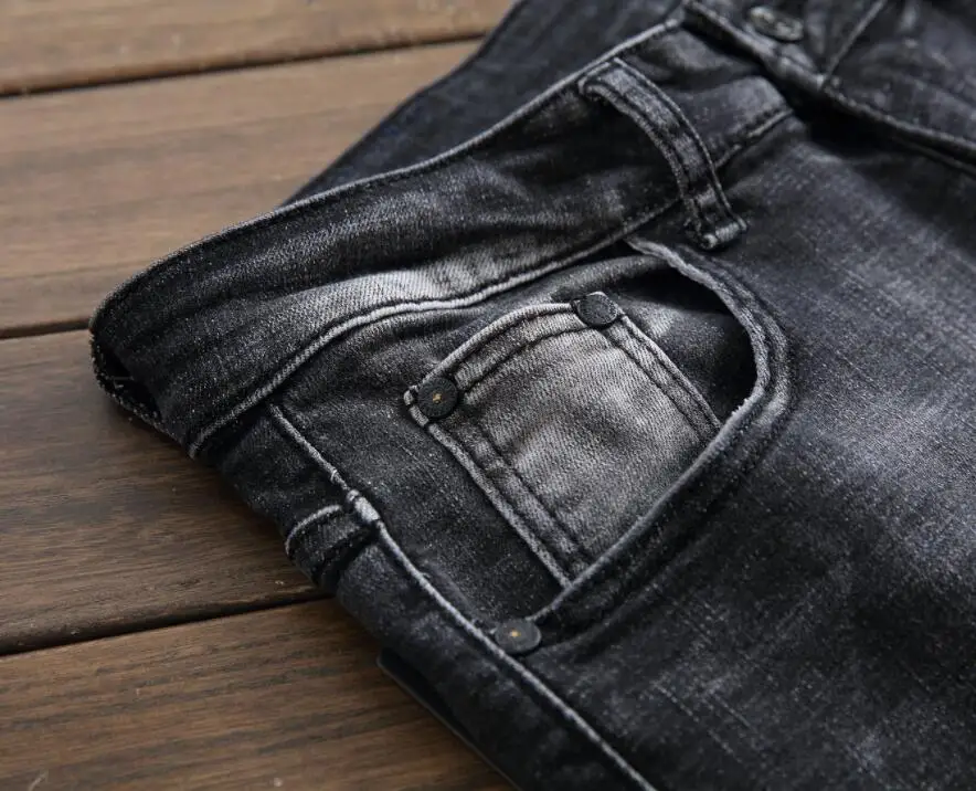 original design Men's skinny jeans New style fashion Hipster Black embroidery Poker badge elastic force denim jeans men trousers
original design Men's skinny jeans New style fashion Hipster Black embroidery Poker badge elastic force denim jeans men trousers