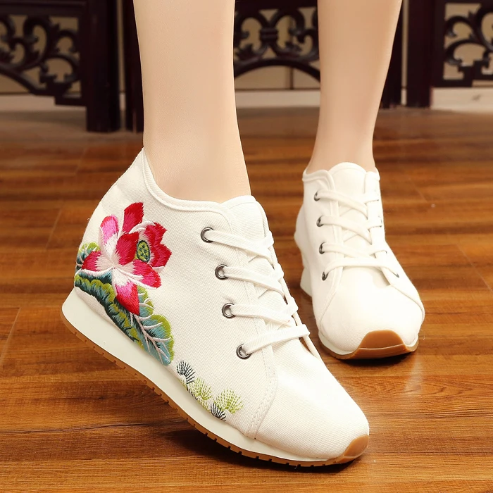 Cloth shoes embroidered shoes shoes sports tourism and leisure square beef tendon bottom flat shoes
Cloth shoes embroidered shoes shoes sports tourism and leisure square beef tendon bottom flat shoes