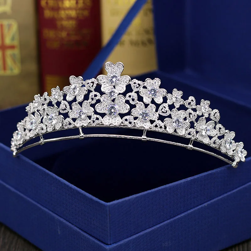 SLBRIDAL Pave Setting Copper Cubic Zirconia Wedding Tiara CZ Bridal Queen Princess Pageant Party Crown Bridesmaids Women Jewelry
SLBRIDAL Pave Setting Copper Cubic Zirconia Wedding Tiara CZ Bridal Queen Princess Pageant Party Crown Bridesmaids Women Jewelry