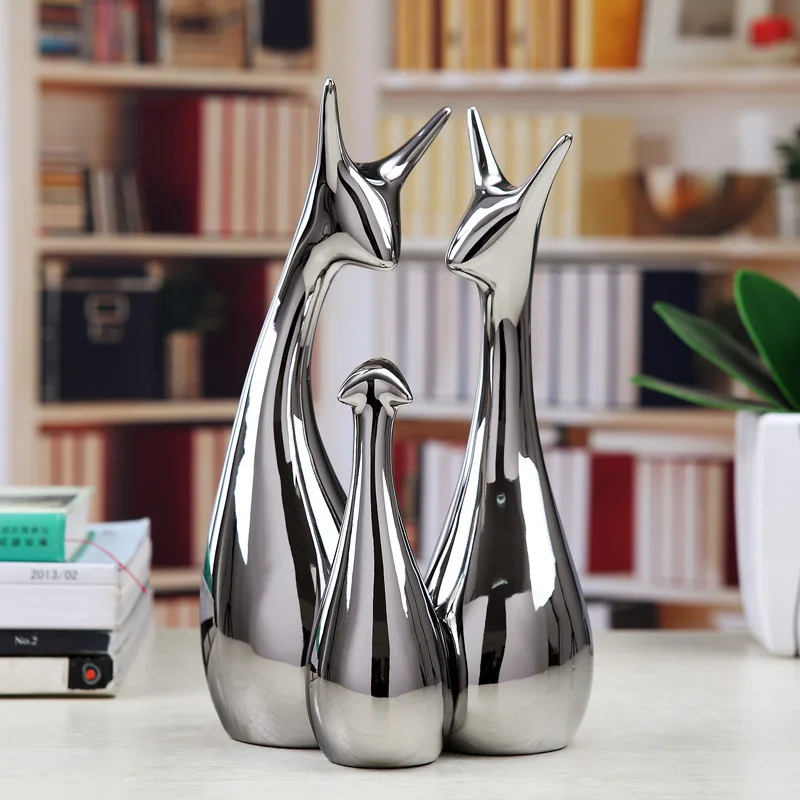 Home Furnishing deer decorative crafts furniture and ornaments of ceramic plating a family of three.
Home Furnishing deer decorative crafts furniture and ornaments of ceramic plating a family of three.