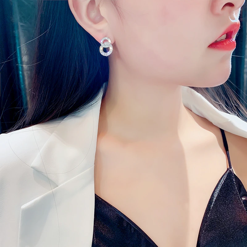 DREJEW Korean Small Round Circle Crystal Statement Earrings Silver Fashion Christmas Hoop Earrings for Women Wedding Jewelry 389
DREJEW Korean Small Round Circle Crystal Statement Earrings Silver Fashion Christmas Hoop Earrings for Women Wedding Jewelry 389