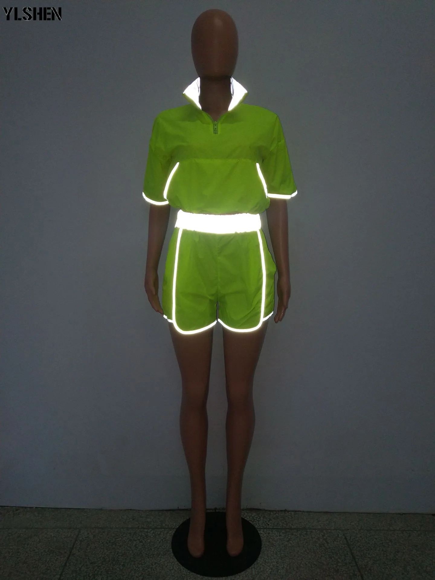 Plus Size 2 Two Piece Set Women Crop Top and Shorts Track Suit Casual Reflective Memory Cloth Collar Biker Short Matching Set
Plus Size 2 Two Piece Set Women Crop Top and Shorts Track Suit Casual Reflective Memory Cloth Collar Biker Short Matching Set