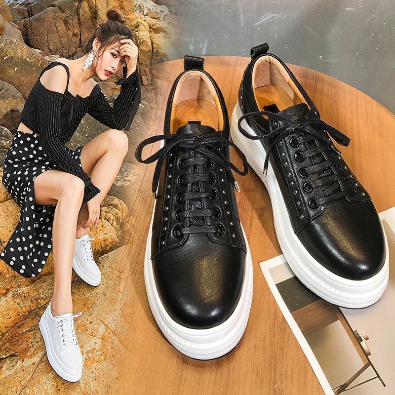 Rivet flat shoes women's shoes white leather muffin soles women's shoes spring and autumn new round head strap casual shoes
Rivet flat shoes women's shoes white leather muffin soles women's shoes spring and autumn new round head strap casual shoes