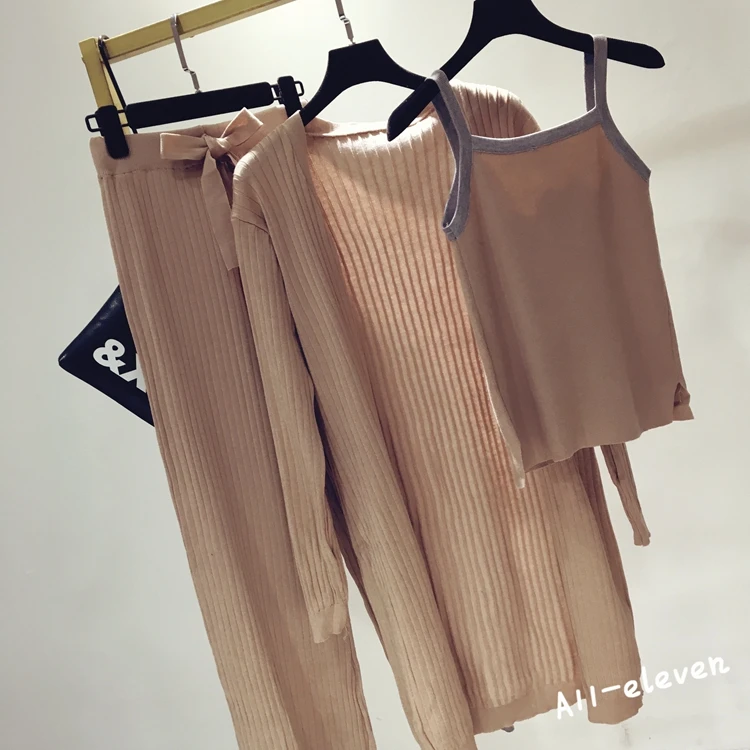 Women's Temperament Fashion Knit Runway 2 Pcs Sets Ladies Long Casual Knitting Cardigan + Cami Line + Wide Leg Pants Set Suits
Women's Temperament Fashion Knit Runway 2 Pcs Sets Ladies Long Casual Knitting Cardigan + Cami Line + Wide Leg Pants Set Suits