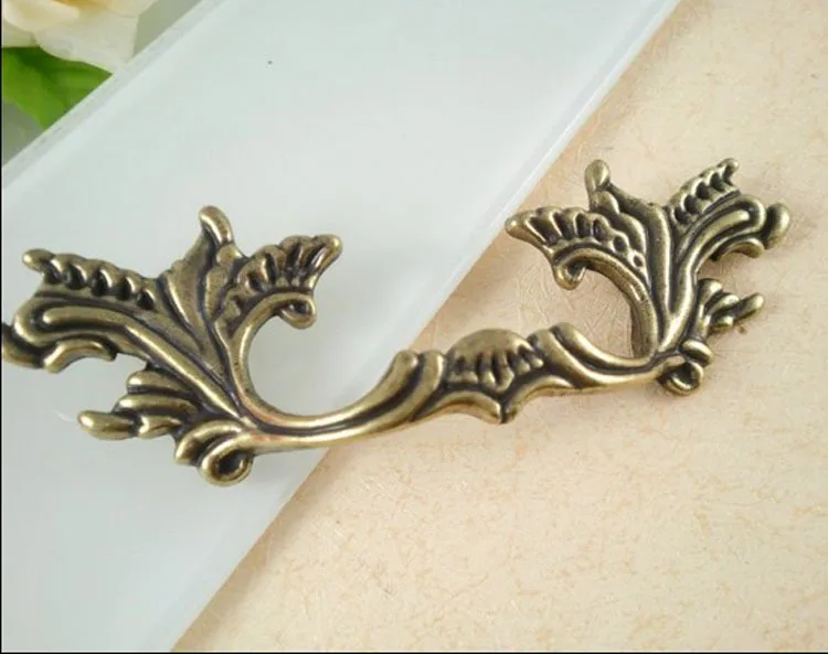 Antique Brass Drawer Handles Unique Design Cabinet Furniture ( L:125MM C.C:70MM )
Antique Brass Drawer Handles Unique Design Cabinet Furniture ( L:125MM C.C:70MM )