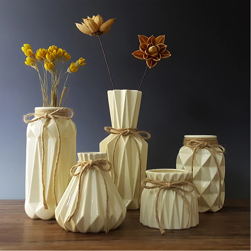 Fashion origami Vases Ceramic Tabletop Vase Home Decoration vase european style dried Flower vase Household wedding Decoration
Fashion origami Vases Ceramic Tabletop Vase Home Decoration vase european style dried Flower vase Household wedding Decoration