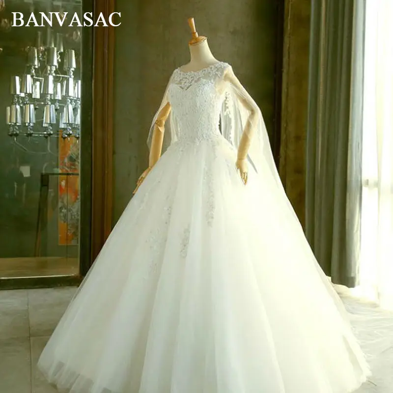 BANVASAC 2017 New Elegant Crystals O Neck Wedding Dresses Sleeveless Satin Embroidery Court Train Lace Bridal Ball Gowns
BANVASAC 2017 New Elegant Crystals O Neck Wedding Dresses Sleeveless Satin Embroidery Court Train Lace Bridal Ball Gowns