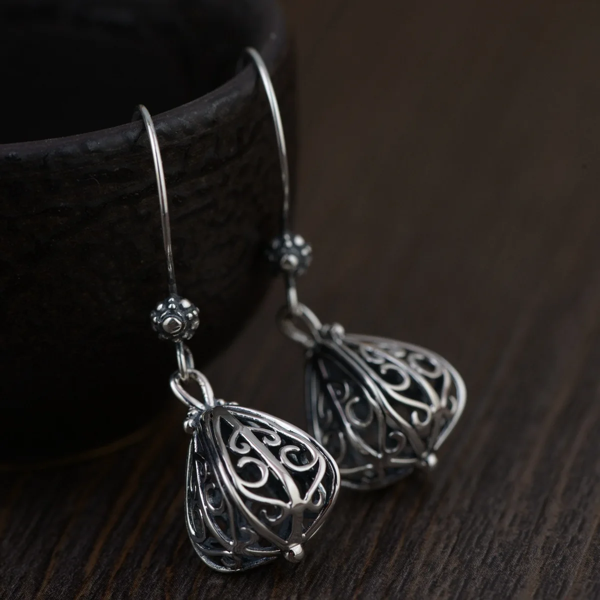 New Ethnic female 925 silver antique process of hollow out contracted eardrop new products wholesale gift Thai silver
New Ethnic female 925 silver antique process of hollow out contracted eardrop new products wholesale gift Thai silver