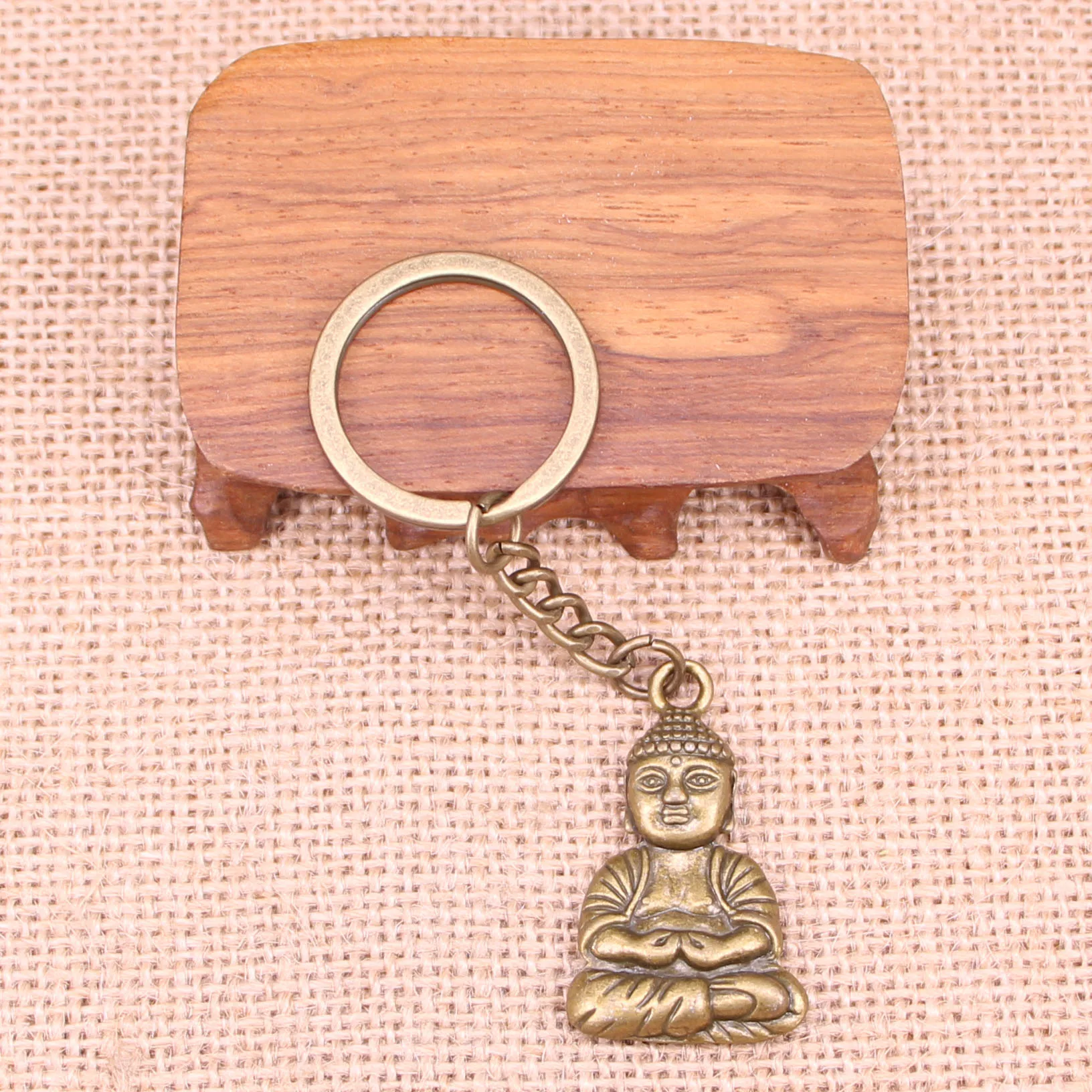 20pcs New Fashion Keychain 39x23mm meditate buddha Pendants DIY Men Jewelry Car Key Chain Ring Holder Souvenir For Gift
20pcs New Fashion Keychain 39x23mm meditate buddha Pendants DIY Men Jewelry Car Key Chain Ring Holder Souvenir For Gift