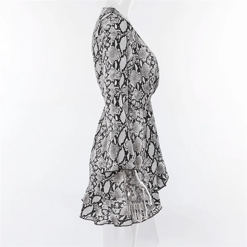 High Street Women Sexy V Neck Loose Fit Dress Elastic Waist Flare Sleeve Snake Printed Hot Beach Dresses Club Party Female Dress
High Street Women Sexy V Neck Loose Fit Dress Elastic Waist Flare Sleeve Snake Printed Hot Beach Dresses Club Party Female Dress