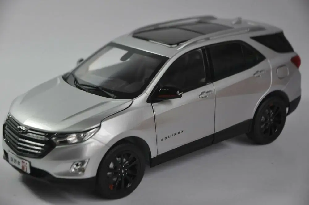 1:18 литая модель для Chevrolet Chevy Equinox Redline 2018 Серебряный внедорожник из сплава игрушечный автомобиль миниатюрная коллекция
1:18 литая модель для Chevrolet Chevy Equinox Redline 2018 Серебряный внедорожник из сплава игрушечный автомобиль миниатюрная коллекция