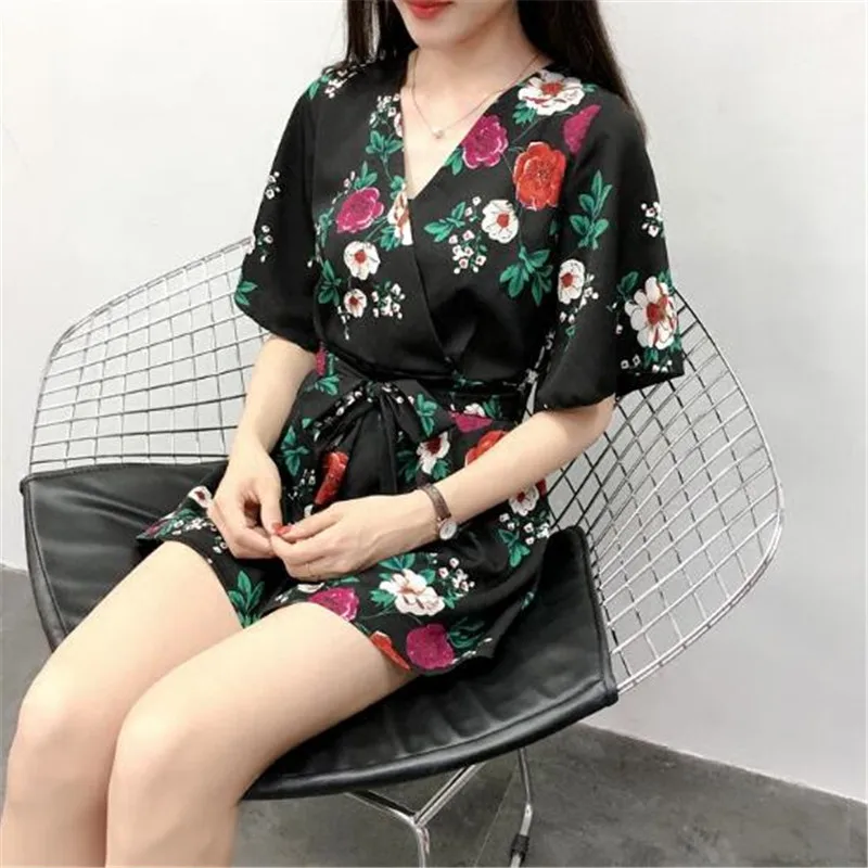 New Summer Printed Floral Women Jumpsuit Rompers Sexy Deep V-neck Horn Sleeve Lady Chiffon Beach Playsuit Female Leisure A0548
New Summer Printed Floral Women Jumpsuit Rompers Sexy Deep V-neck Horn Sleeve Lady Chiffon Beach Playsuit Female Leisure A0548