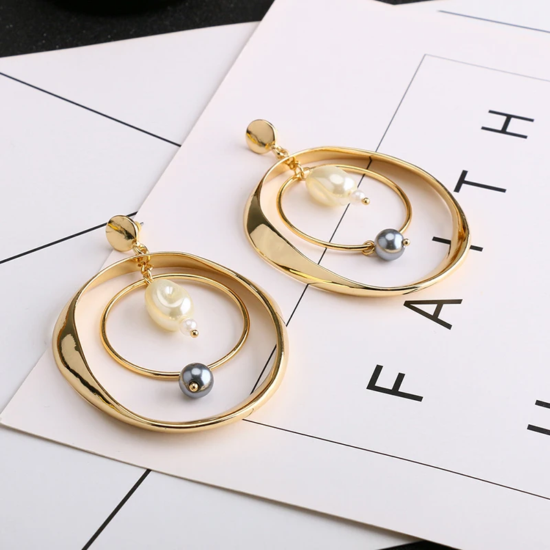 2019 Fashion Women Geometric Round Drop Earrings Statement Gold Color Simulated Pearl Big Circle Drop Earrings for Women Girls
2019 Fashion Women Geometric Round Drop Earrings Statement Gold Color Simulated Pearl Big Circle Drop Earrings for Women Girls