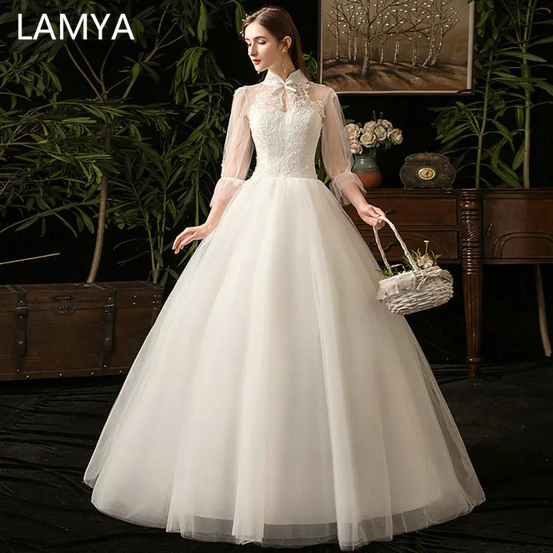 Винтажное мусульманское свадебное платье LAMYA 2019, свадебное платье с рукавом до локтя и высоким воротником, со шнуровкой, женское платье
Винтажное мусульманское свадебное платье LAMYA 2019, свадебное платье с рукавом до локтя и высоким воротником, со шнуровкой, женское платье