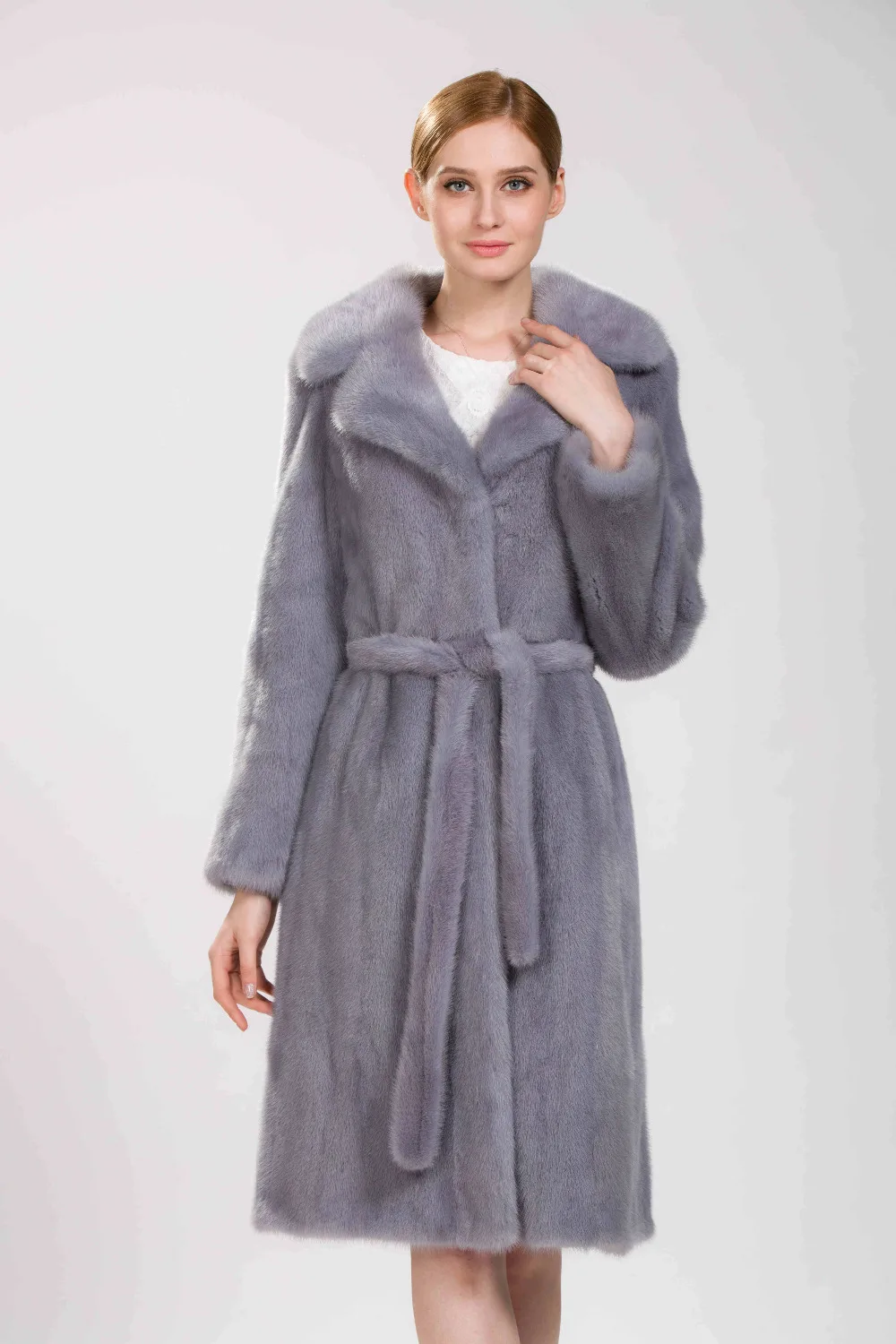 2019 new woman natural blue mink fur coat with belt and turn-down collar length of 105cm
2019 new woman natural blue mink fur coat with belt and turn-down collar length of 105cm