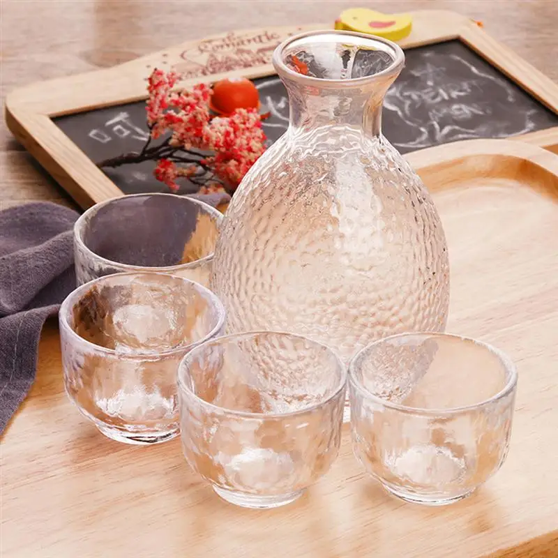 Glass Sake Serving Set Plain Japanese-style Blur Handmade Clear Glass Cups Sake Cups Glass Bottle for Greeting Drinking
Glass Sake Serving Set Plain Japanese-style Blur Handmade Clear Glass Cups Sake Cups Glass Bottle for Greeting Drinking