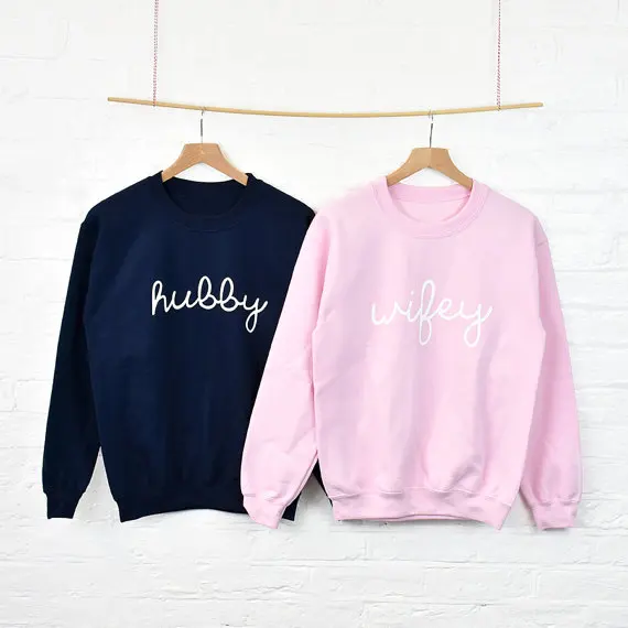 Парные кофты Wifey Hubby, джемпер, новый подарок для медового месяца, подарок на свадьбу, джемпер Wifey Jumper, Подарок на годовщину
Парные кофты Wifey Hubby, джемпер, новый подарок для медового месяца, подарок на свадьбу, джемпер Wifey Jumper, Подарок на годовщину